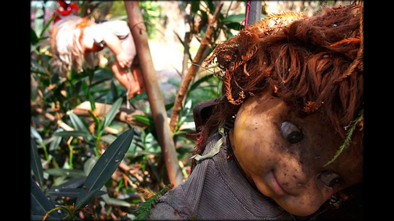 The island of Dead Dolls