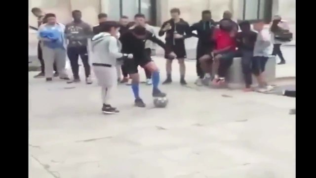 Qui a Dit Que Les Filles Savent Pas Jouer Au Foot !