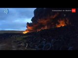 Espectacular incendio en un cementerio de neumáticos en Seseña