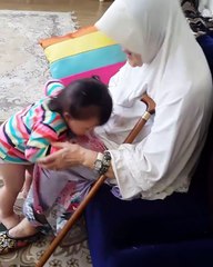 Video Lucu Arsy Addara Cium Gambar Bebek di Jubah Oma l Anang Hermansyah & Ashanty