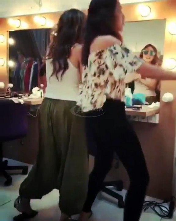 Video Heboh Goyang Ayu Ting Ting & Jessica Iskandar di Make Up Room Artis