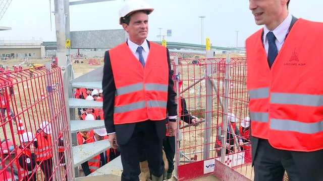 Manuel Valls qualifie d' insupportables les violences lors des manifestations