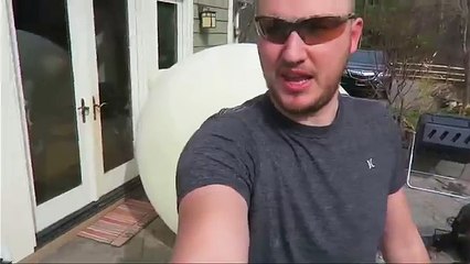 40 Feet Weather Balloon Overfilled + Slow motion