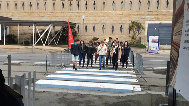 Les jeunes découvrent Étonnants Voyageurs