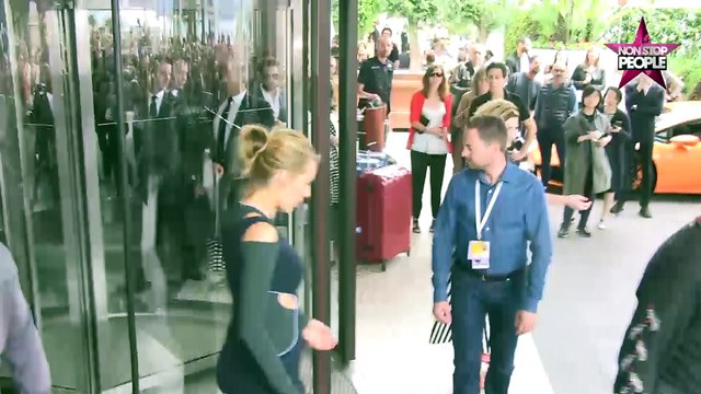 Festival de Cannes 2016 : Blake Lively face à des fans euphoriques (vidéo)