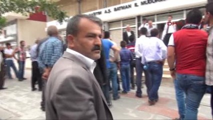 Batman'da Elektriksiz Kalan Köylüler Dedaş'ı Bastı