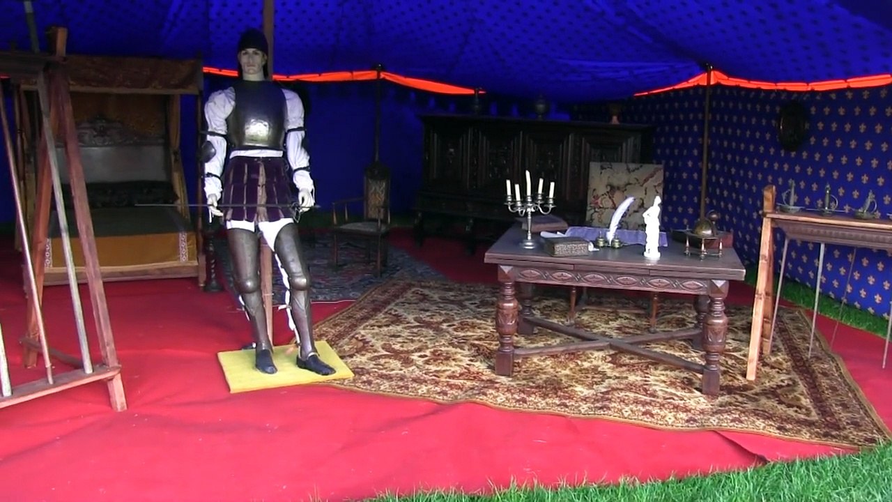 VIDEO.  A Chambord, les cavaliers cascadeurs ressuscitent François 1er