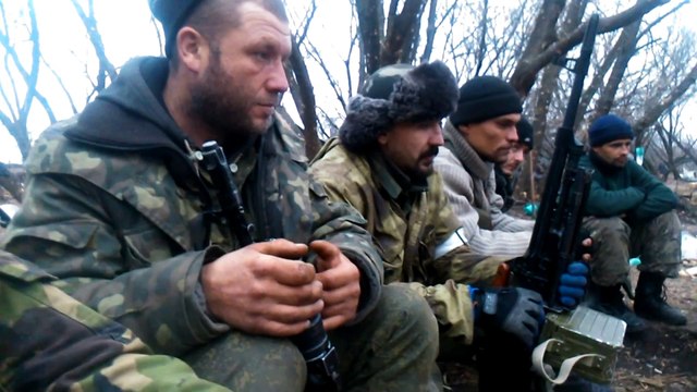 Песня под гитару на передовой.А иначе зачем на земле этой вечной живу_