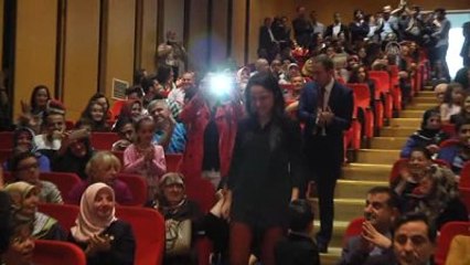 Mezuniyet Töreninde Evlenme Teklif Etti