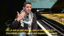 Le jeune pianiste au keffieh qui chante la Syrie aux Allemands