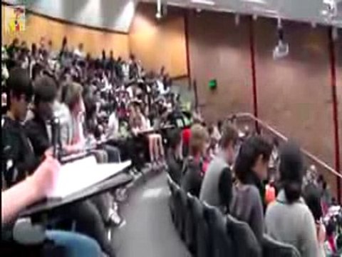 Student Cuaght watching forgot to plug in headphones-LOL