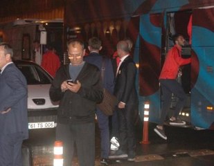 Trabzonspor'a, Trabzon Havalimanı'nda Tepki: O Formayı Çıkaracaksınız