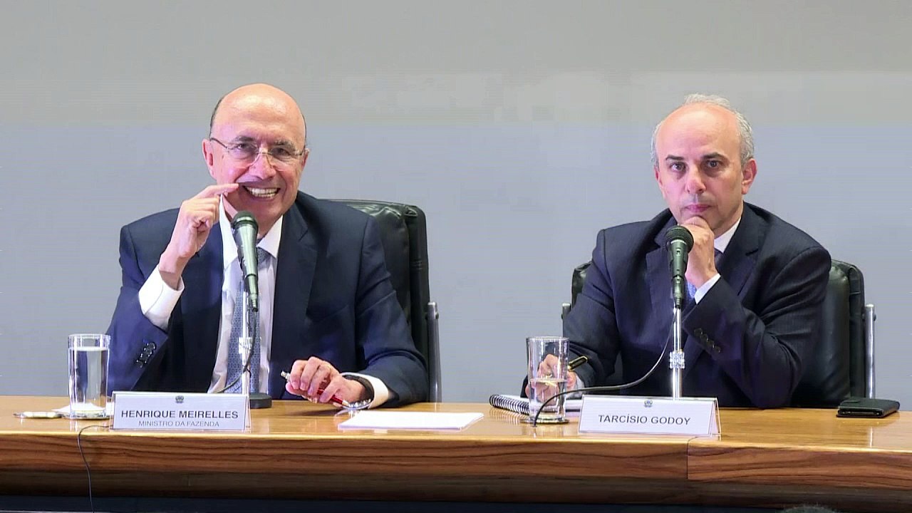 Gobierno interino de Brasil anuncia recorte de gastos