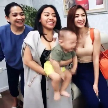 Video Lucu Rafathar Girang Banget Di Krumuni Cewek2 l Raffi Ahmad & Nagita Slavina
