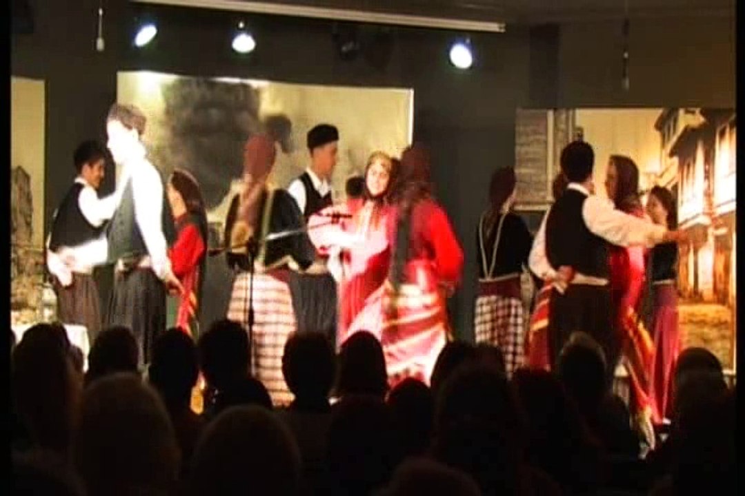 Ματωμένα χώματα από την θεατρική ομάδα του Γυμνασίου Αταλάντης