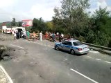 Страшная авария в Сочи 26 08 10   3 трупа, кабина двигатель, кузов, в разных местах