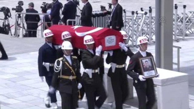 Şehit Pilot Üsteğmen Burak Abikebahşi ile Astsubay Mekan Şahin Son Yolculuklarına Uğurlandı (2)