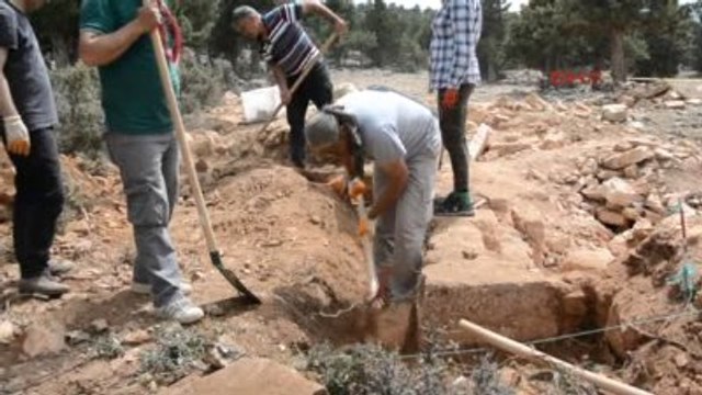 Korkuteli'nde Bulunan Tarihi Kilisede Kazı Çalışması Başlatıldı