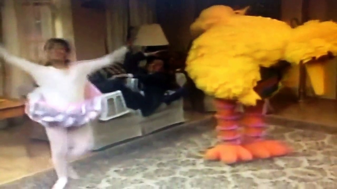 Big Bird and Gabi dance Rock Lobster