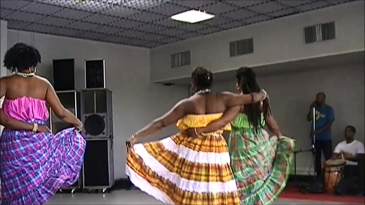 village creole avec AKM