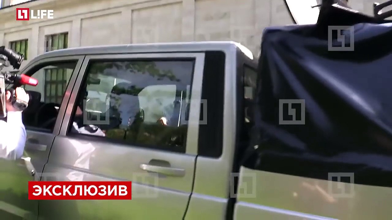 Генерал рассмешил Путина, оторвав ручку авто во время экскурсии