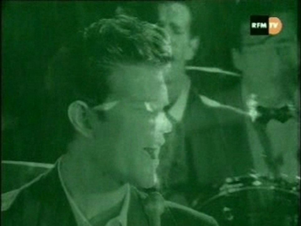 Chris Isaak - Blue Hotel