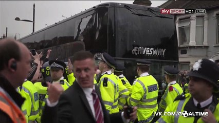 Фанаты 'Вест Хэма' побили автобус 'Манчестер Юнайтед'