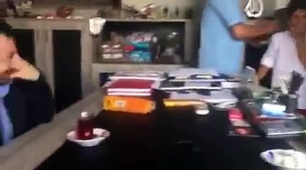 Köksal Baba - Ofiste Misafirlerini Kabul Ediyor