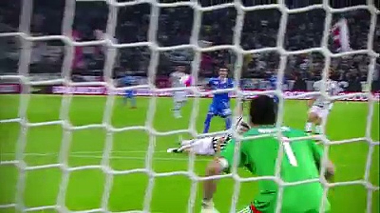 Buffon & các pha cứu thua siêu đẳng!