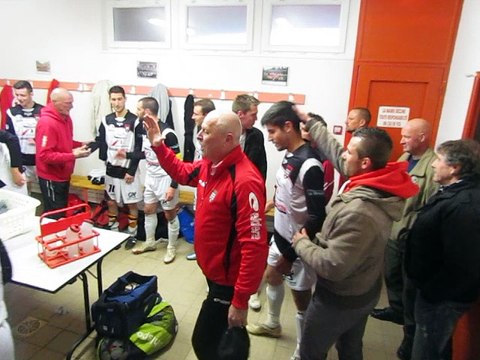 JOIE dans les vestiaires muratais... après le match Us MURAT/Lapalisse le 14/05/2016
