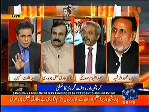Nawaz Sharif ne bare long march kiye aur ab wohi Iftikhar Chaudhry Mian sahab se isteefa maang rahe hain - Talat Hussain