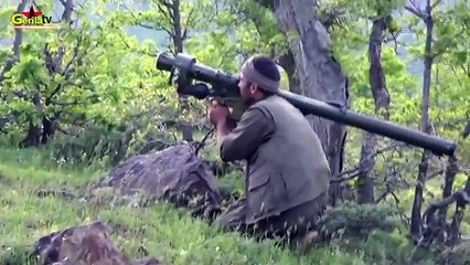 Un Kurde abat un hélicoptère turc avec un lance-missile