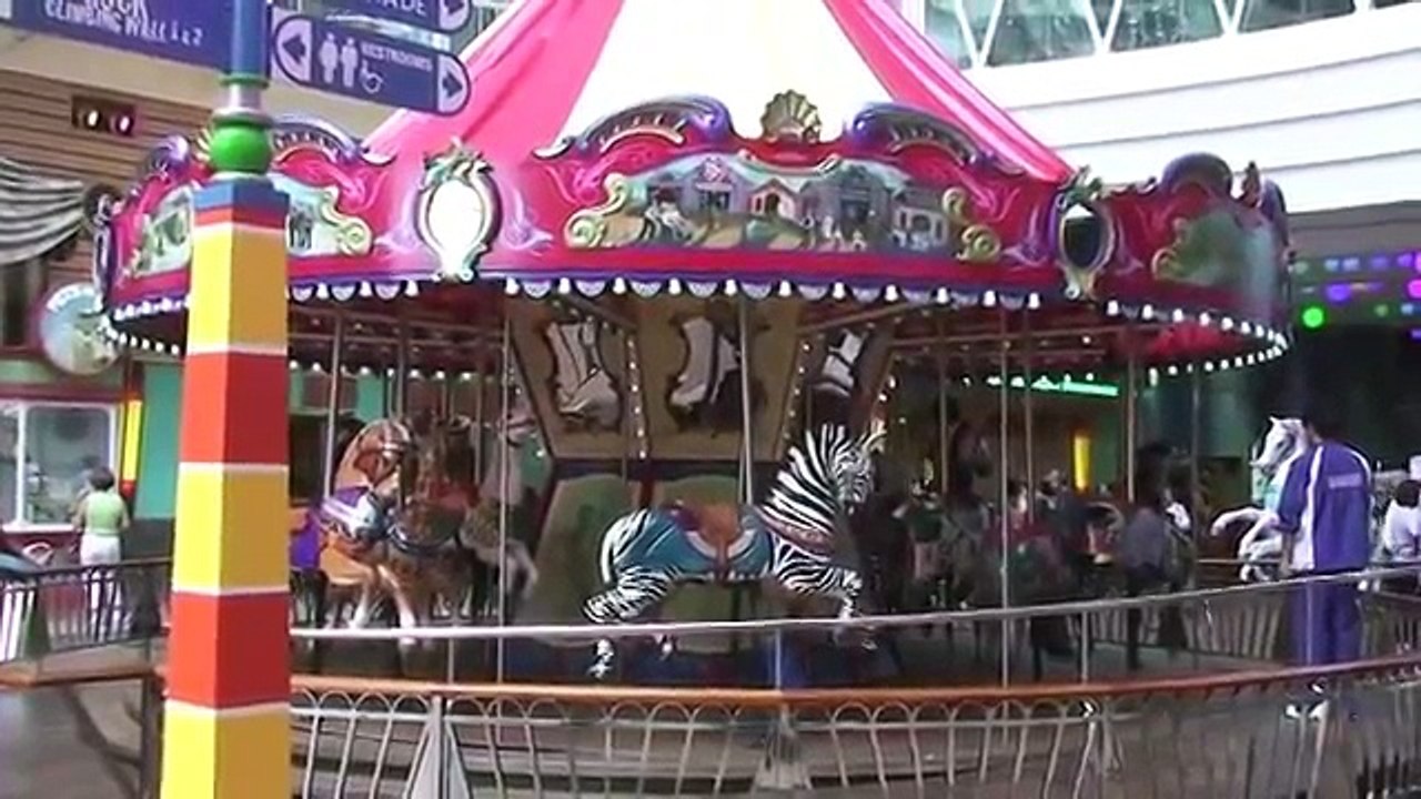 Tour of the world's most luxurious cruise ship the Oasis of the Seas - YouTube