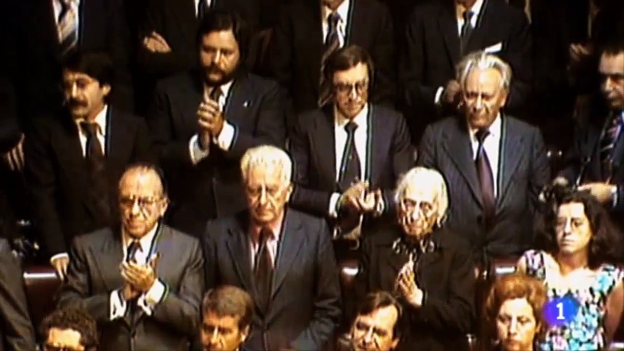 24. Elecciones democráticas de 1977: 11x7 Cap 189