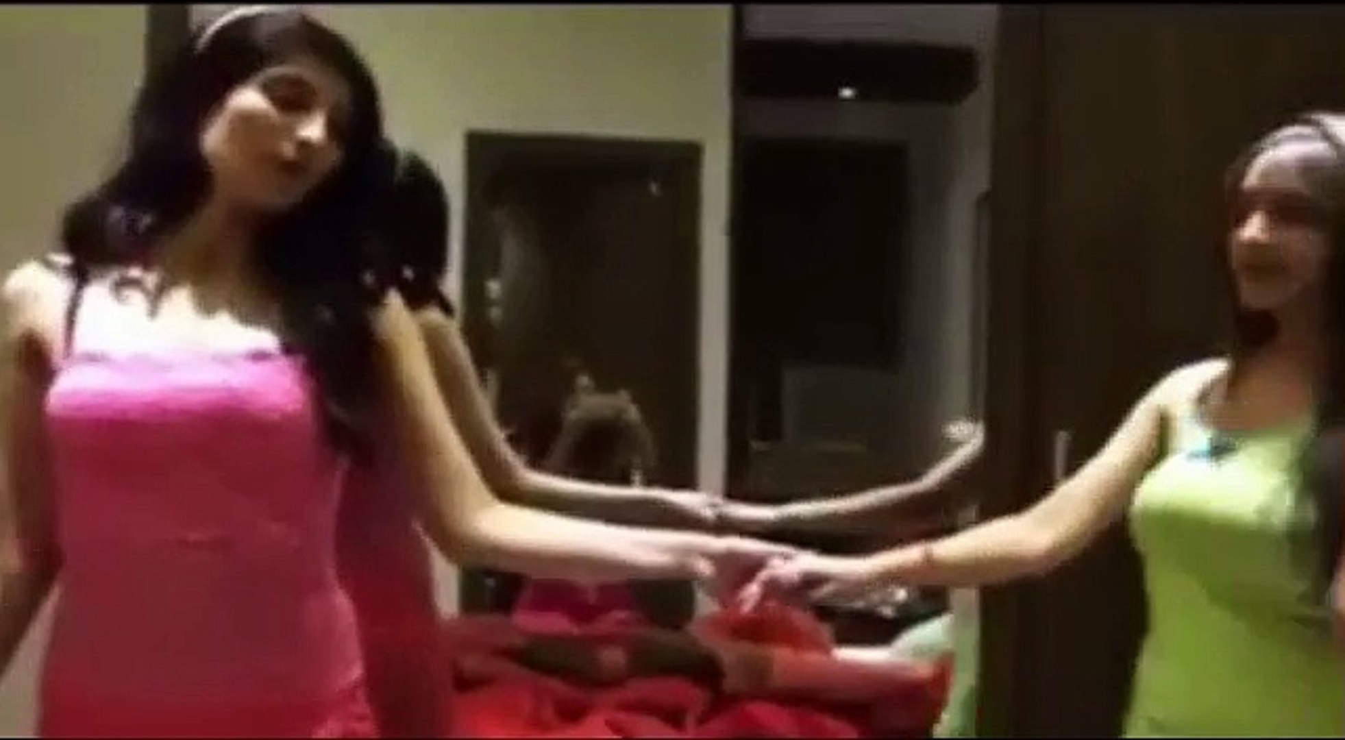 Hot Indian College Girls Having Fun In Hostel - video Dailymotion