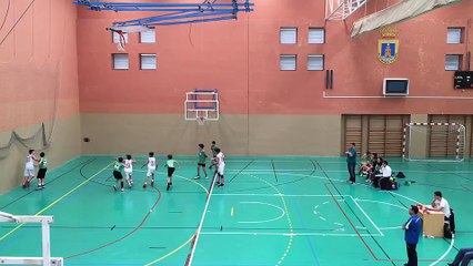 VICTOR MELLADO, ENTRADA POR LA IZQUIERDA Y CANASTA.