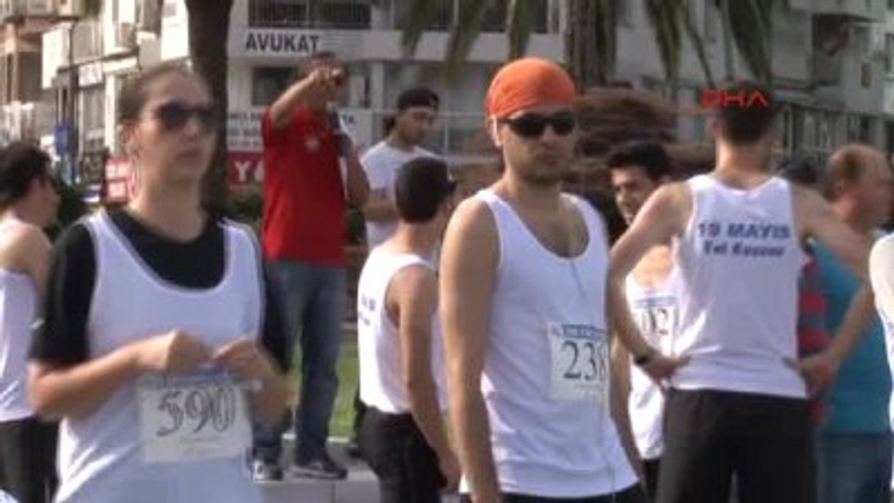 İzmir'de 19 Mayıs Coşkusu Koşu ile Başladı