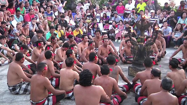 Kecak - chant du singe - à Uluwatu Bali Indonésie