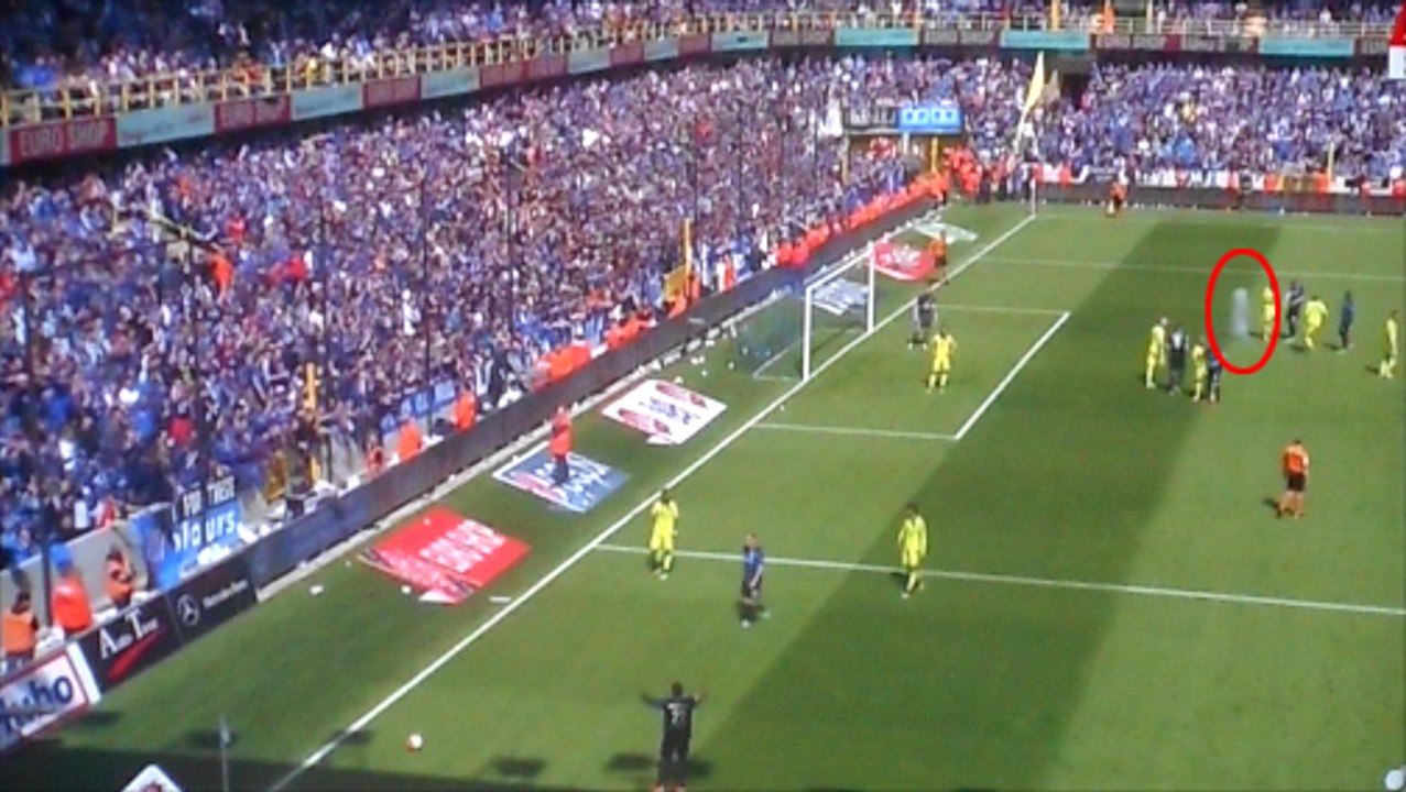 Match Between Club Brugge And Anderlecht Gets Suspended Due To Firecracker Thrown On The Pitch!