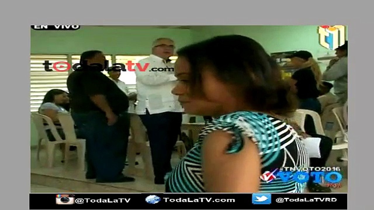CAVADA ENTRA A VOTAR AL COLEGIO INST. DE AYUDA AL SORDO - TELENOTICIAS - VIDEO