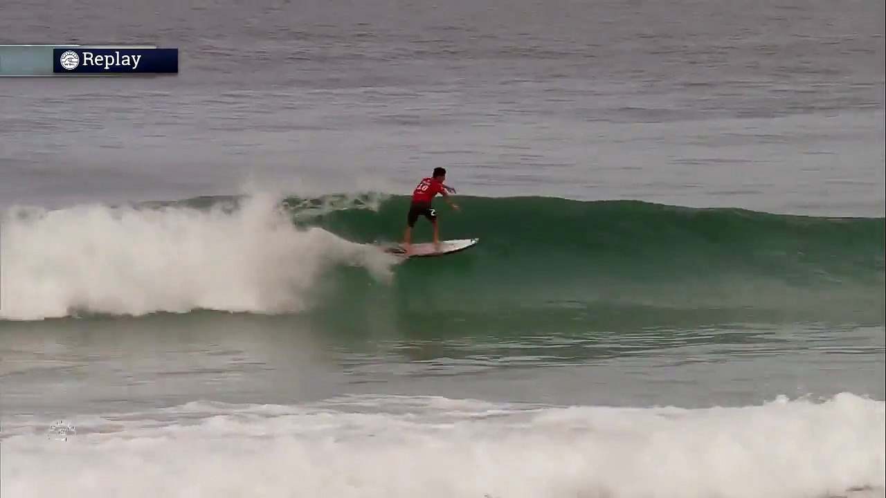 Le premier backflip en surf ! Impressionnant