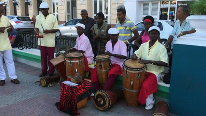 Démo groupe folklorique cubain Parque Cespedes à Santiago avec Dansacuba