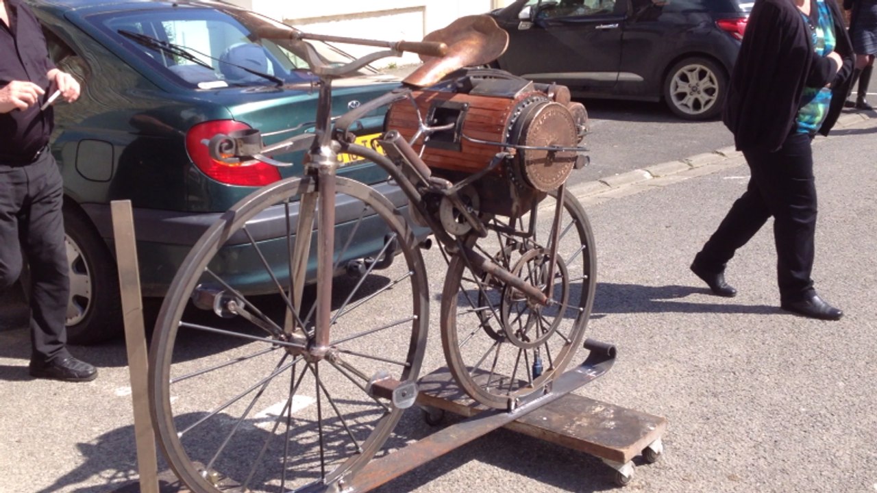 Hommage à l'inventeur de la moto