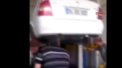 Adıyaman Tamirciye Götürdüğü Otomobilin İçinden Yılan Çıktı