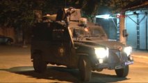 Diyarbakır?da 'Dur' İhtarına Uymayan Sürücü Ateş Açtı 1'i Polis 2 Yaralı