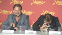 Russell Crowe Causes Hilarious Press Conference Moment In Cannes