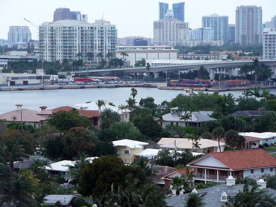 PORT E 015 P1080157