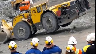 To carry off a large rock, Atlas Copco ST14 fun Russian miners