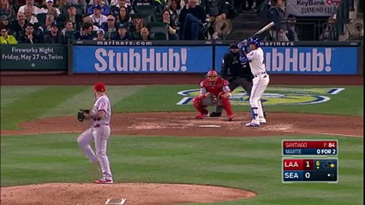 LAA@SEA- Santiago catches Aoki in a rundown