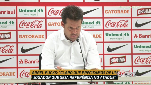 Argel Fucks sobre Alex Não diz no contrato dele que ele tem que ser titular